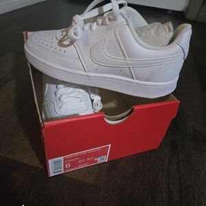 Nike White Sneakers Classic Air Force 1 Design
